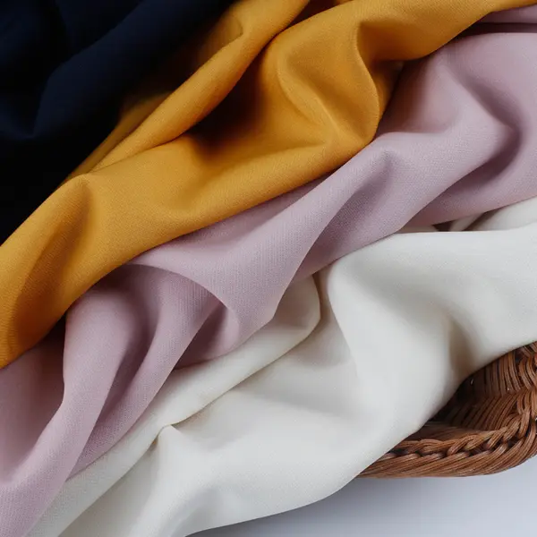 Il tessuto elasticizzato in 4 direzioni drappeggiato a doppio strato ottiene un aggiornamento tecnico: la nuova collezione di Nashe Textile attira l'attenzione del settore